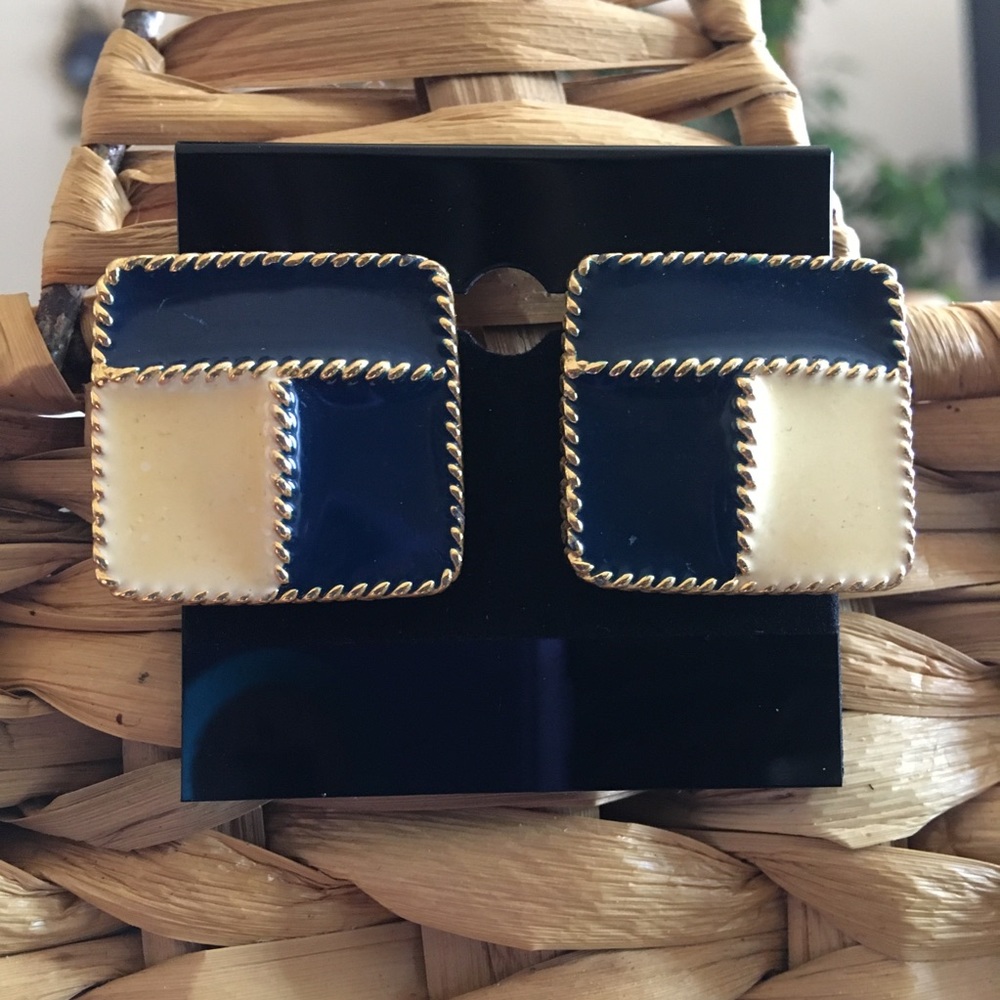 Vintage 70s navy & cream enamel pierced earrings